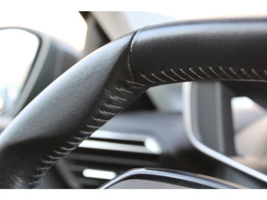 Peugeot 208 1.2 PureTech Allure | Automaat | Navigatie | Camera | 3D Instrumentenpaneel | Apple carplay | 56... ActivLease financial lease