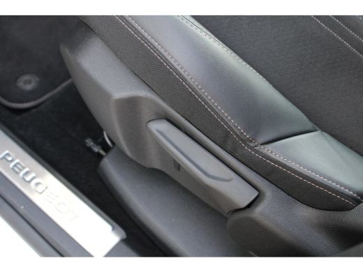 Peugeot 3008 1.2 PureTech GT | Navigatie | Camera | Alcantara | Apple carplay | Parelmoer | 63.000km | BTW | ActivLease financial lease