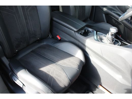 Peugeot 3008 1.2 PureTech GT | Navigatie | Camera | Alcantara | Apple carplay | Parelmoer | 63.000km | BTW | ActivLease financial lease