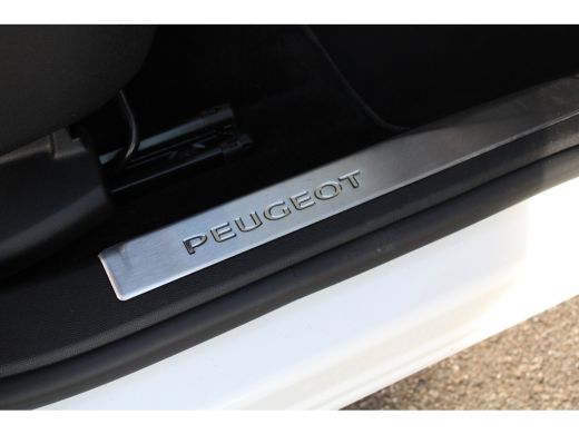 Peugeot 3008 1.2 PureTech GT | Navigatie | Camera | Alcantara | Apple carplay | Parelmoer | 63.000km | BTW | ActivLease financial lease