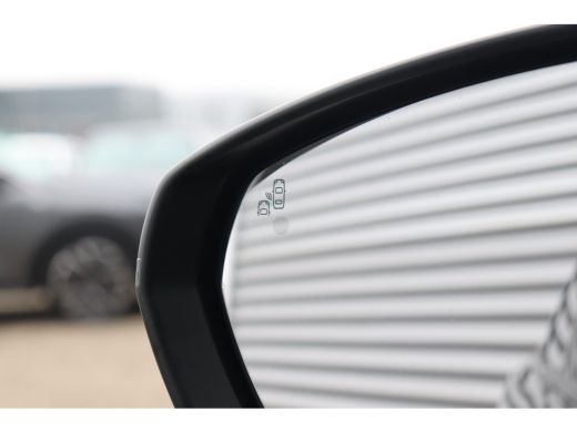 Peugeot 3008 1.6 HYBRID 225PK ALLURE PACK AUTOMAAT / NAVI / CLIMA / PDC / 18" LMV / CAMERA / KEYLESS / FULL-LE... ActivLease financial lease