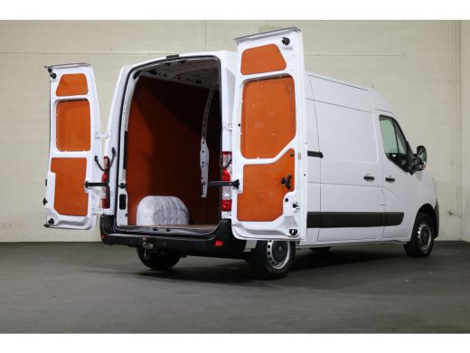 Renault Master 2.3 dCi 135pk L2 H2 Airco Navigatie Camera Trekhaak ActivLease financial lease