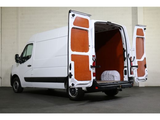 Renault Master 2.3 dCi 135pk L2 H2 Airco Navigatie Camera Trekhaak ActivLease financial lease