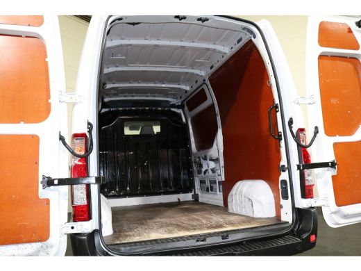 Renault Master 2.3 dCi 135pk L2 H2 Airco Navigatie Camera Trekhaak ActivLease financial lease