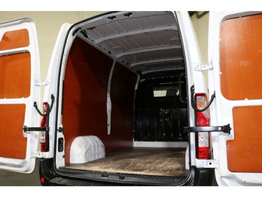 Renault Master 2.3 dCi 135pk L2 H2 Airco Navigatie Camera Trekhaak ActivLease financial lease