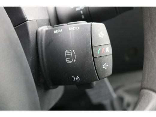 Renault Master 2.3 dCi 135pk L2 H2 Airco Navigatie Camera Trekhaak ActivLease financial lease