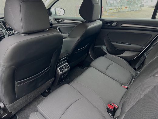 Renault M&eacute;gane Estate Estate 1.3 TCe/H6/Nw.model/1e eig./Camera/Carplay/Trekhaak/Cruise/Led ActivLease financial lease