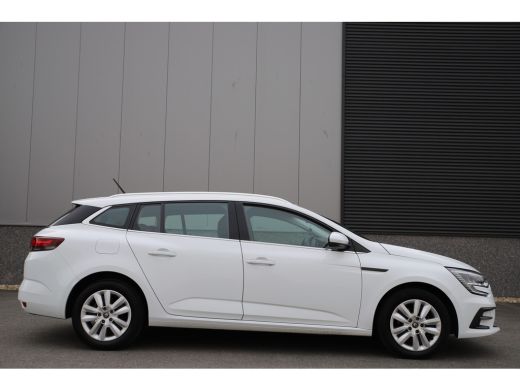 Renault M&eacute;gane Estate Estate 1.3 TCe/H6/Nw.model/1e eig./Camera/Carplay/Trekhaak/Cruise/Led ActivLease financial lease