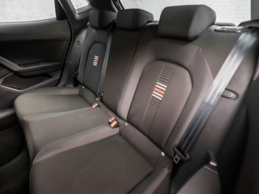 Seat Ibiza 1.0 TSI FR Intense Sport (APPLE CARPLAY, GROOT NAVI, CLIMATE, MODE KNOP, CAMERA, SPORTSTOELEN, GE... ActivLease financial lease