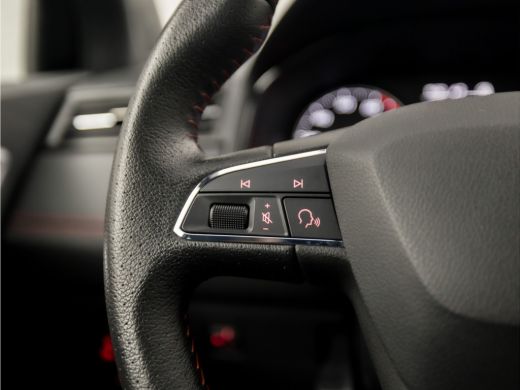 Seat Ibiza 1.0 TSI FR Intense Sport (APPLE CARPLAY, GROOT NAVI, CLIMATE, MODE KNOP, CAMERA, SPORTSTOELEN, GE... ActivLease financial lease