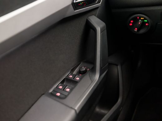 Seat Ibiza 1.0 TSI FR Intense Sport (APPLE CARPLAY, GROOT NAVI, CLIMATE, MODE KNOP, CAMERA, SPORTSTOELEN, GE... ActivLease financial lease