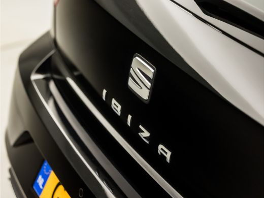 Seat Ibiza 1.0 TSI FR Intense Sport (APPLE CARPLAY, GROOT NAVI, CLIMATE, MODE KNOP, CAMERA, SPORTSTOELEN, GE... ActivLease financial lease