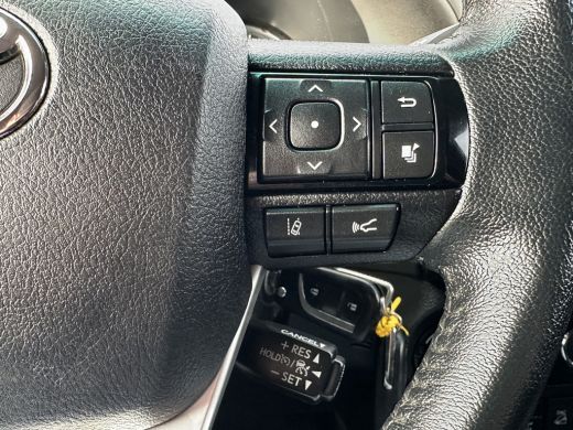 Toyota Hilux 2.4 D-4D AUTOMAAT / 4x4 / 1e EIG. / 3.500 KG AHG / CAMERA / TREKHAAK / ECC / CRUISE / CARPLAY ActivLease financial lease