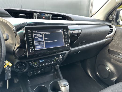 Toyota Hilux 2.4 D-4D AUTOMAAT / 4x4 / 1e EIG. / 3.500 KG AHG / CAMERA / TREKHAAK / ECC / CRUISE / CARPLAY ActivLease financial lease