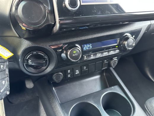 Toyota Hilux 2.4 D-4D AUTOMAAT / 4x4 / 1e EIG. / 3.500 KG AHG / CAMERA / TREKHAAK / ECC / CRUISE / CARPLAY ActivLease financial lease