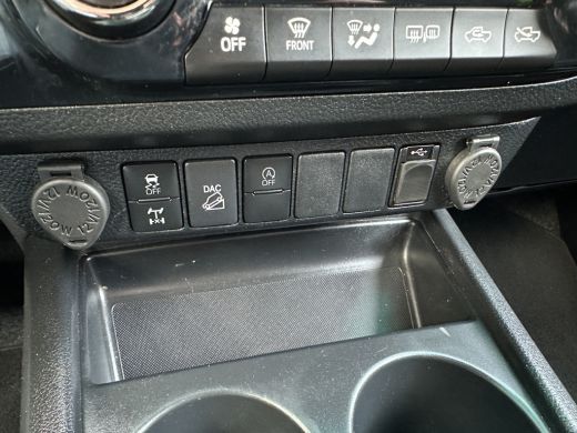 Toyota Hilux 2.4 D-4D AUTOMAAT / 4x4 / 1e EIG. / 3.500 KG AHG / CAMERA / TREKHAAK / ECC / CRUISE / CARPLAY ActivLease financial lease