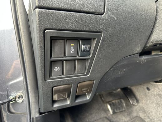 Toyota Hilux 2.4 D-4D AUTOMAAT / 4x4 / 1e EIG. / 3.500 KG AHG / CAMERA / TREKHAAK / ECC / CRUISE / CARPLAY ActivLease financial lease