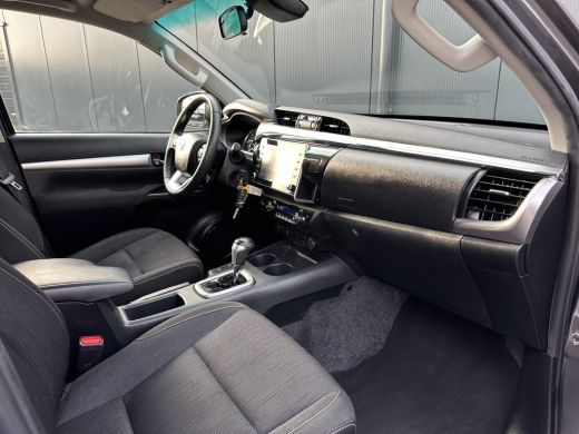 Toyota Hilux 2.4 D-4D AUTOMAAT / 4x4 / 1e EIG. / 3.500 KG AHG / CAMERA / TREKHAAK / ECC / CRUISE / CARPLAY ActivLease financial lease