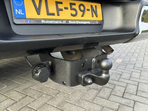 Toyota Hilux 2.4 D-4D AUTOMAAT / 4x4 / 1e EIG. / 3.500 KG AHG / CAMERA / TREKHAAK / ECC / CRUISE / CARPLAY ActivLease financial lease