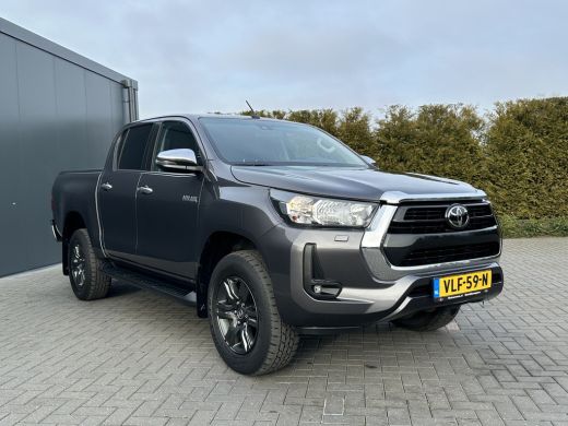 Toyota Hilux 2.4 D-4D AUTOMAAT / 4x4 / 1e EIG. / 3.500 KG AHG / CAMERA / TREKHAAK / ECC / CRUISE / CARPLAY ActivLease financial lease