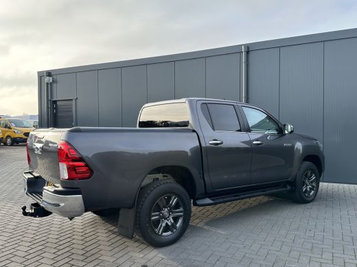 Toyota Hilux 2.4 D-4D AUTOMAAT / 4x4 / 1e EIG. / 3.500 KG AHG / CAMERA / TREKHAAK / ECC / CRUISE / CARPLAY ActivLease financial lease