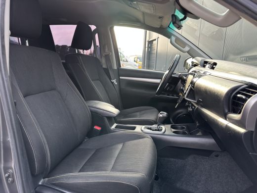 Toyota Hilux 2.4 D-4D AUTOMAAT / 4x4 / 1e EIG. / 3.500 KG AHG / CAMERA / TREKHAAK / ECC / CRUISE / CARPLAY ActivLease financial lease