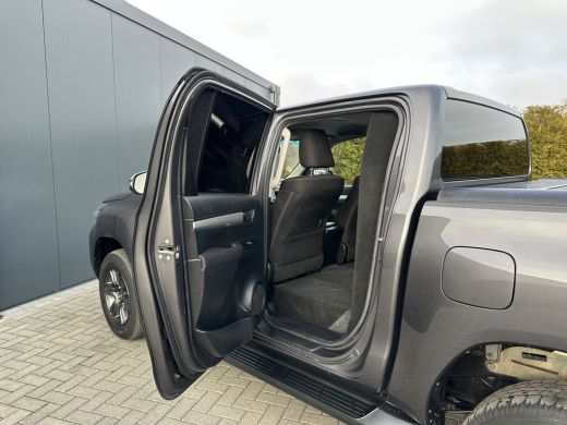 Toyota Hilux 2.4 D-4D AUTOMAAT / 4x4 / 1e EIG. / 3.500 KG AHG / CAMERA / TREKHAAK / ECC / CRUISE / CARPLAY ActivLease financial lease
