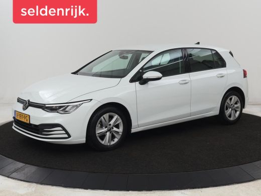 Volkswagen Golf 1.0 TSI Life | Carplay | Sfeerverlichting | Adaptive cruise | Navigatie | Parkeerhulp | Climate c...