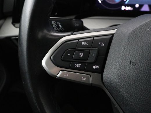 Volkswagen Golf 1.0 TSI Life | Carplay | Sfeerverlichting | Adaptive cruise | Navigatie | Parkeerhulp | Climate c... ActivLease financial lease