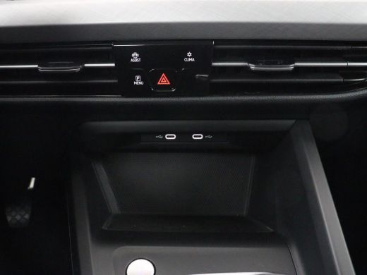 Volkswagen Golf 1.0 TSI Life | Carplay | Sfeerverlichting | Adaptive cruise | Navigatie | Parkeerhulp | Climate c... ActivLease financial lease