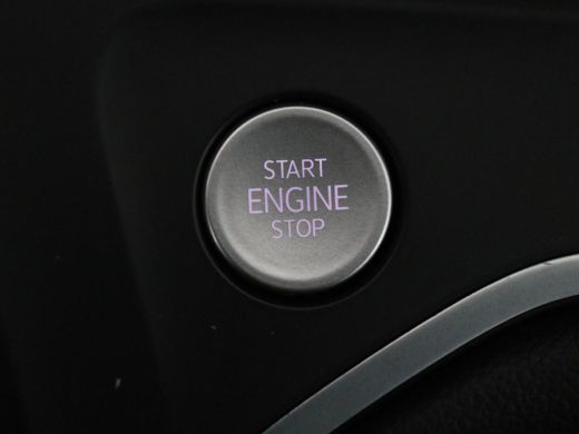 Volkswagen Golf 1.0 TSI Life | Carplay | Sfeerverlichting | Adaptive cruise | Navigatie | Parkeerhulp | Climate c... ActivLease financial lease