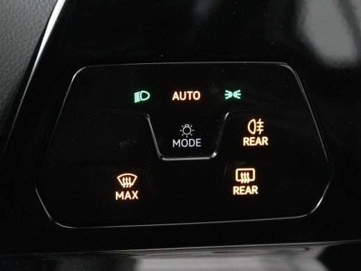 Volkswagen Golf 1.0 TSI Life | Carplay | Sfeerverlichting | Adaptive cruise | Navigatie | Parkeerhulp | Climate c... ActivLease financial lease