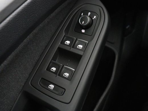 Volkswagen Golf 1.0 TSI Life | Carplay | Sfeerverlichting | Adaptive cruise | Navigatie | Parkeerhulp | Climate c... ActivLease financial lease