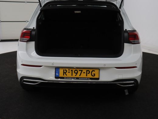 Volkswagen Golf 1.0 TSI Life | Carplay | Sfeerverlichting | Adaptive cruise | Navigatie | Parkeerhulp | Climate c... ActivLease financial lease