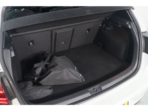 Volkswagen Golf 1.4 TSI PHEV GTE | LED | Camera | Leder | Memory | Sfeer Verlichting | Digital Cockpit | BLIS | K... ActivLease financial lease