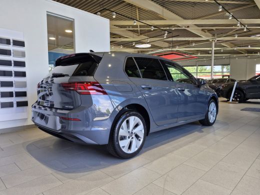 Volkswagen Golf Life Edition 1.5 eHybrid 204 PK | Stoelverwarming | Automaat | Sfeerverlichting | 17'' velgen | ActivLease financial lease
