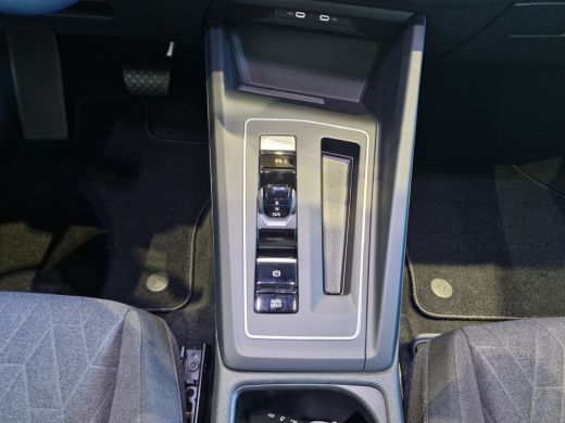 Volkswagen Golf Life Edition 1.5 eHybrid 204 PK | Stoelverwarming | Automaat | Sfeerverlichting | 17'' velgen | ActivLease financial lease