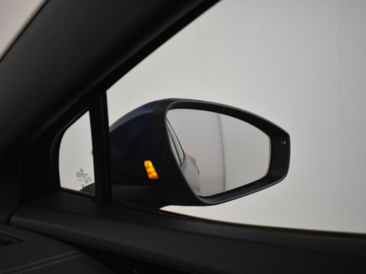 Volkswagen ID.5 Pro Business 77kWh 286pk | 360&deg; graden camera | Navigatie | Stoelverwarming | Elektrische achterk... ActivLease financial lease