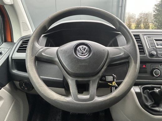 Volkswagen Transporter 2.0 TDI 102 PK TRENDLINE / L2H1 / 1e EIG. / DUBBEL CABINE / TREKHAAK / AIRCO / CRUISE ActivLease financial lease