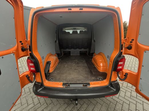 Volkswagen Transporter 2.0 TDI 102 PK TRENDLINE / L2H1 / 1e EIG. / DUBBEL CABINE / TREKHAAK / AIRCO / CRUISE ActivLease financial lease