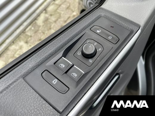 Volkswagen Transporter 2.0TDI 150PK L1H1 BULLI Automaat Leer Trekhaak Camera Adaptive cruise LED ActivLease financial lease