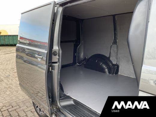 Volkswagen Transporter 2.0TDI 150PK L1H1 BULLI Automaat Leer Trekhaak Camera Adaptive cruise LED ActivLease financial lease