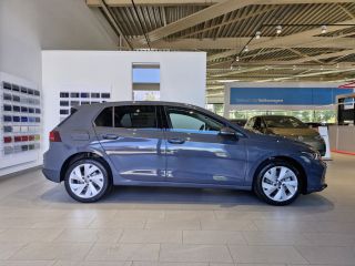 Volkswagen Golf Life Edition 1.5 eHybrid 204 PK | Private lease vanaf &euro;489,- | Stoelverwarming | Automaat | Sfeer...