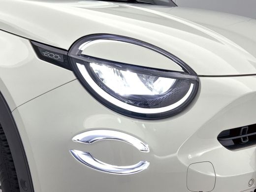 Fiat 600 1.2 Hybrid Bicolore CAMERA | CLIMA | DODEHOEKDETECT | NAVI-CARPLAY ActivLease financial lease