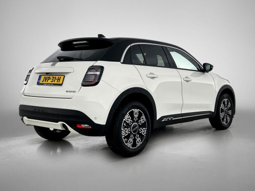 Fiat 600 1.2 Hybrid Bicolore CAMERA | CLIMA | DODEHOEKDETECT | NAVI-CARPLAY ActivLease financial lease