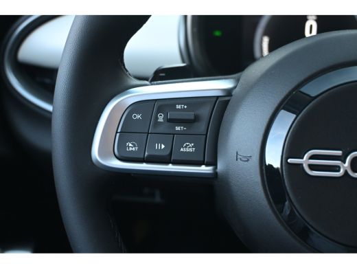 Fiat 600 1.2 Hybrid La Prima 145pk VOORRAAD-ACTIE! 8 Jaar Garantie! | Vol-Leder | Adaptive Cruise | Stoelv... ActivLease financial lease