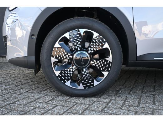 Fiat 600 1.2 Hybrid La Prima 145pk VOORRAAD-ACTIE! 8 Jaar Garantie! | Vol-Leder | Adaptive Cruise | Stoelv... ActivLease financial lease