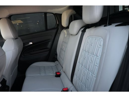 Fiat 600 1.2 Hybrid La Prima 145pk VOORRAAD-ACTIE! 8 Jaar Garantie! | Vol-Leder | Adaptive Cruise | Stoelv... ActivLease financial lease