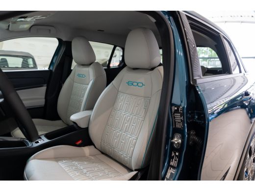 Fiat 600 1.2 Hybrid La Prima | 8 Jaar Garantie | Climate Controle | Camera | Navigatie | Parkeersensoren |... ActivLease financial lease