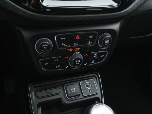 Jeep Compass 1.3T Limited (INCL-BTW) *LEATHER-MICROFIBRE | FULL-LED | NAVI-FULLMAP | KEYLESS | COMFORTSEATS | ... ActivLease financial lease